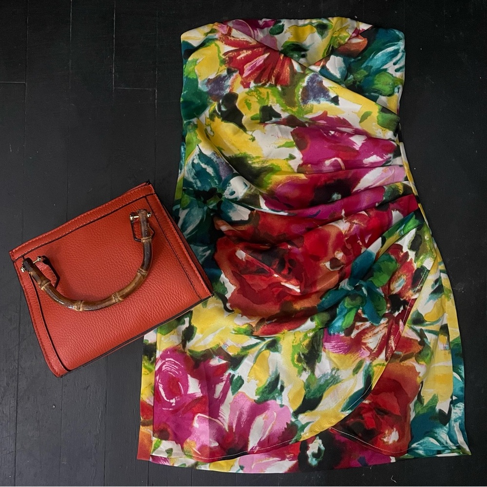 Speechless strapless dress / Orange leather hand bag